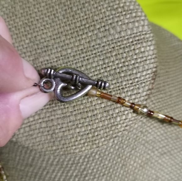 Brown wood beaded silvertone heart ♥ clasp toggle necklace - Picture 3 of 4